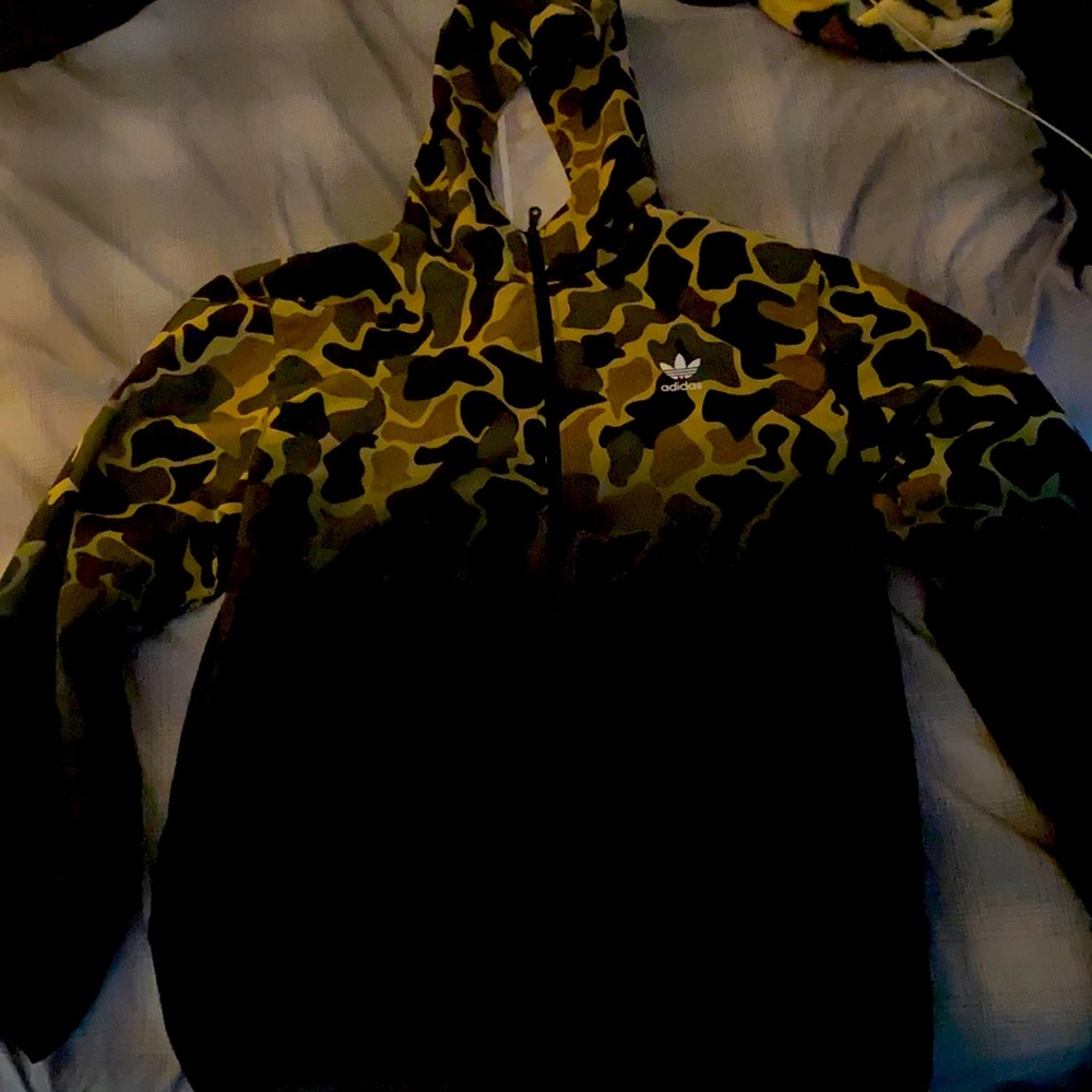 L , adidas wind breaker